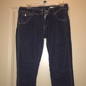 Dark wash skinny jeans with 5 pockets